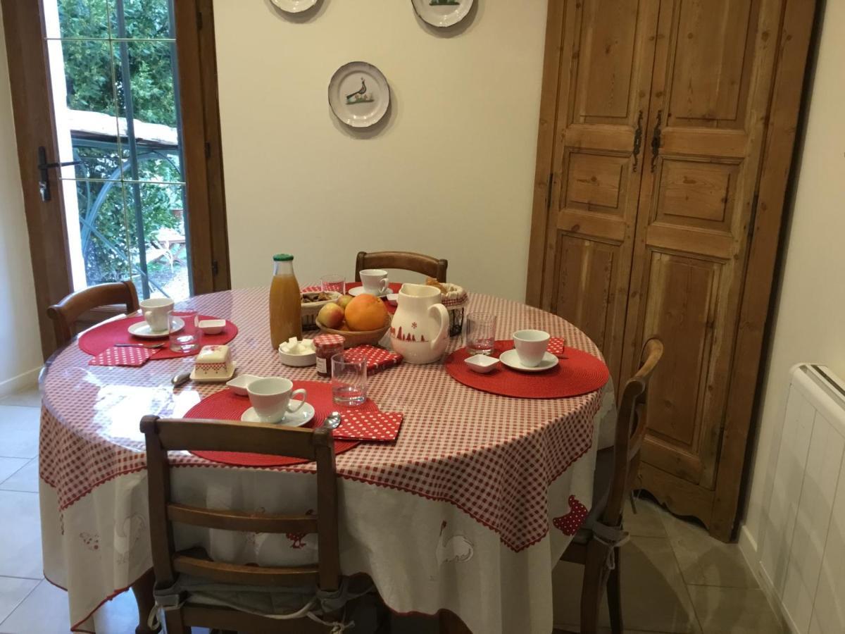Les Lauriers Bed and Breakfast Camps-la-Source Exteriör bild