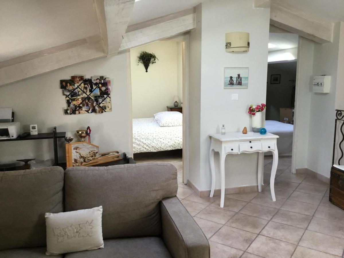 Les Lauriers Bed and Breakfast Camps-la-Source Exteriör bild