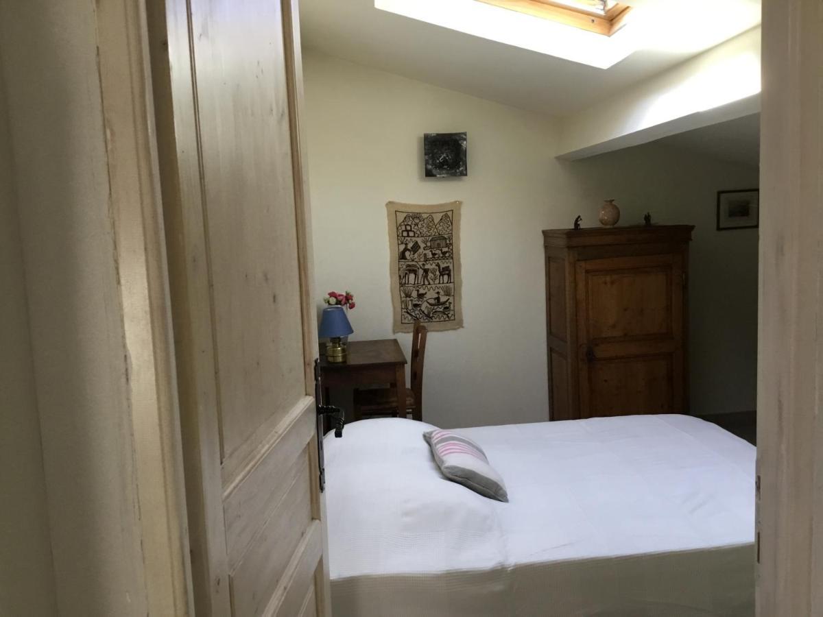 Les Lauriers Bed and Breakfast Camps-la-Source Exteriör bild